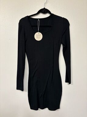 Black Long Sleeve Scoop Neck Bodycon Dress